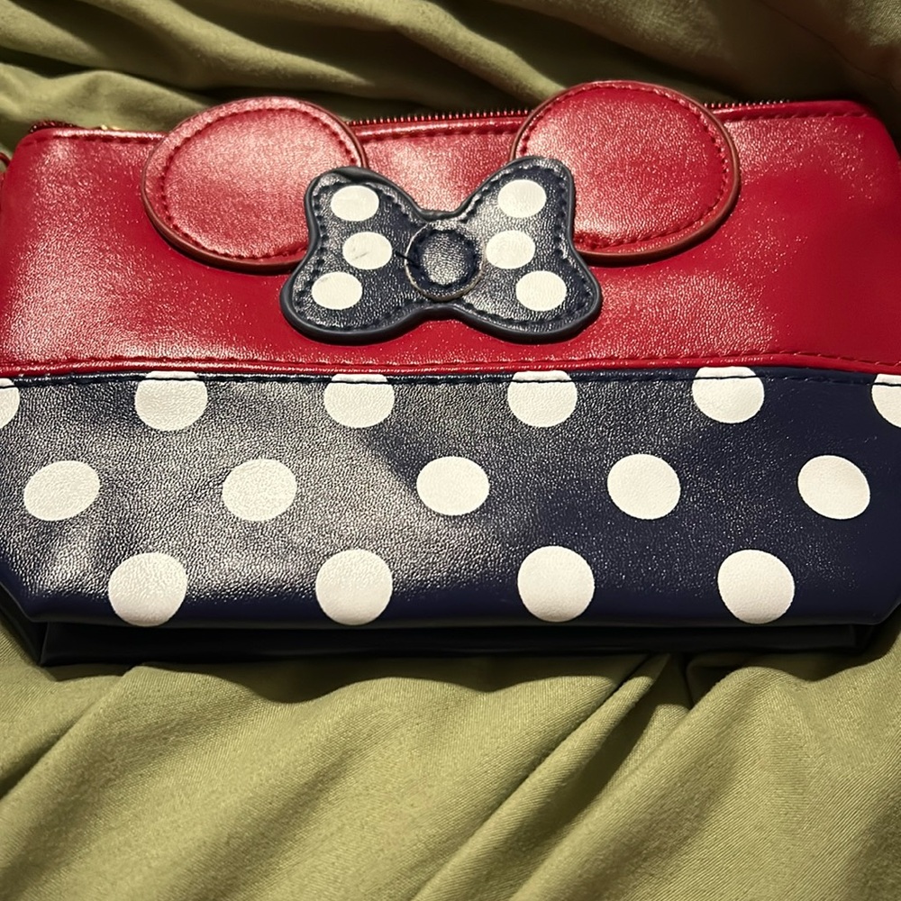 DISNEY SMALL MINNIE MOUSE WRISTLET OR MAKEUP BAG